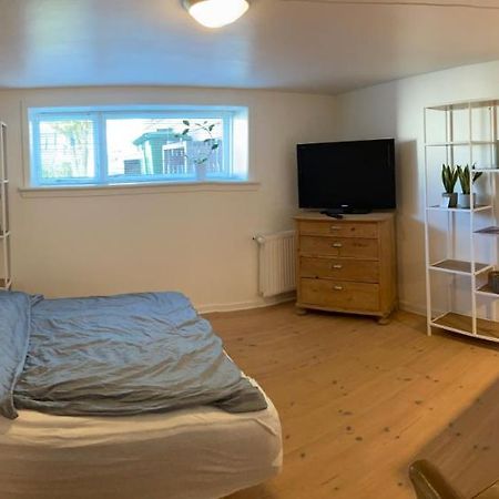 Appartamento Vaerelse Med Eget Kokken Og Bad Esbjerg Esterno foto